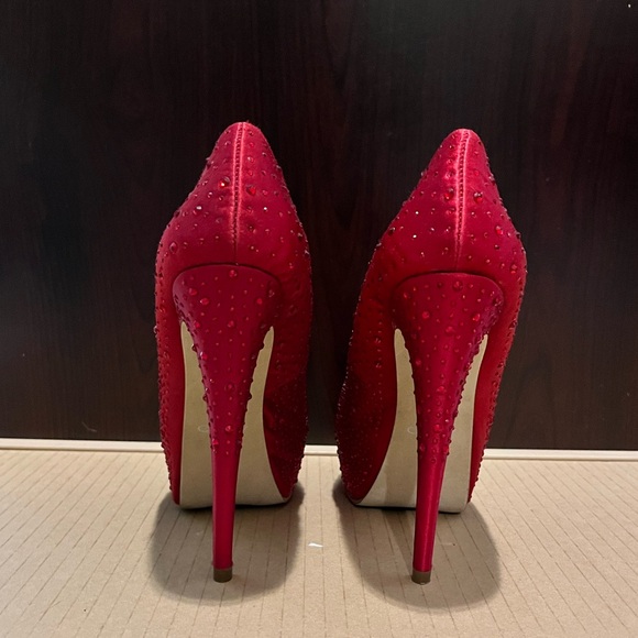 Aldo Red Platform Satin Heels with Rhinestones Size 6.5
Only worn a cpl times - Picture 3 of 6